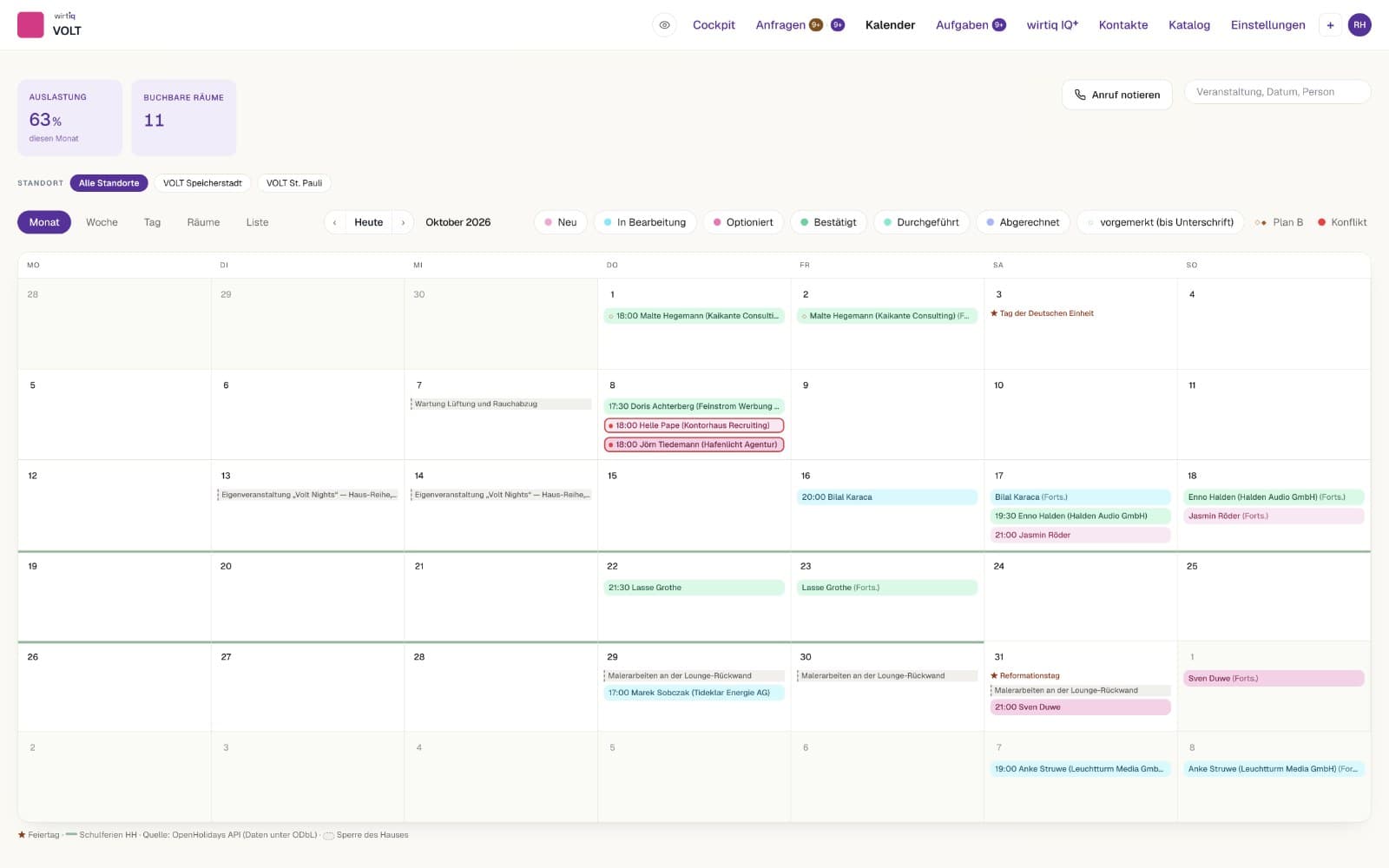 Screenshot: Kalender mit Feiertagen und Konflikt-Punkten